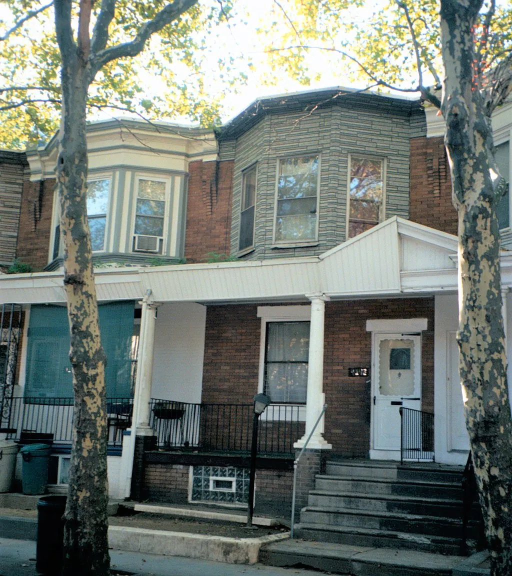 3 bed, $1,900 — Photo 1