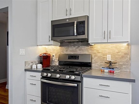 3rd image of 5454 Siesta Dr