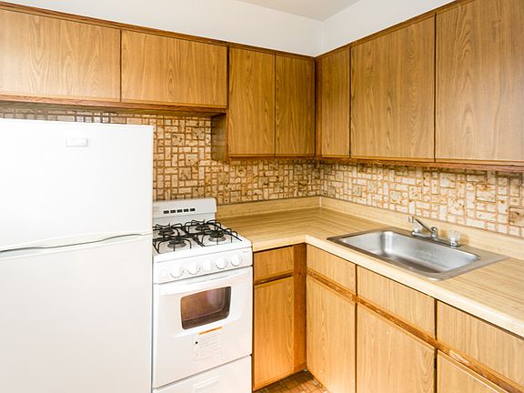 2nd image of 739 W Belmont Ave APT 114