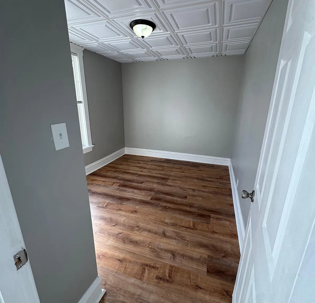 3 bed, 1000 sqft, $1,800 — Photo 3
