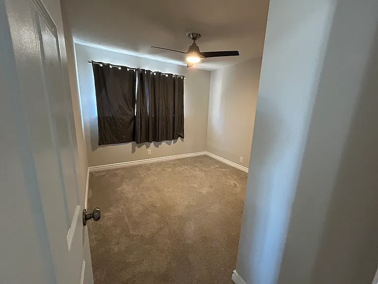 233 N Fairview St — Photo 9