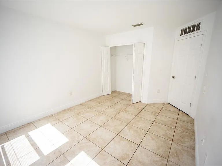 2814 Club Cortile Cir #A — Photo 8