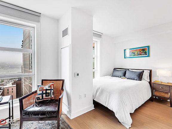 4th image of 500 W 30th St APT 25P