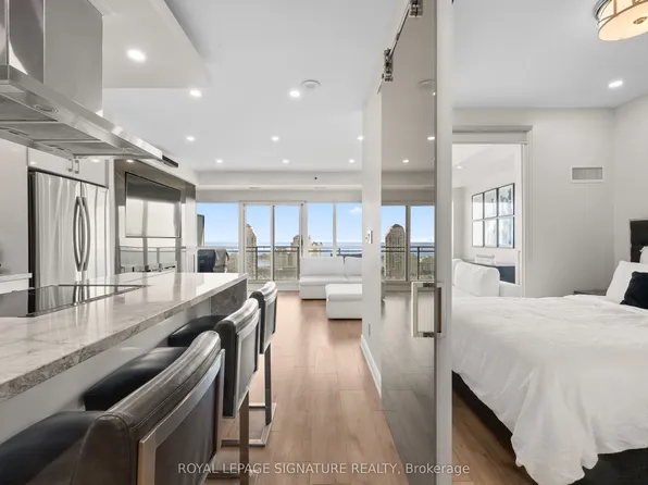 165 Legion Rd N #2128, Toronto, ON M8Y 0B3