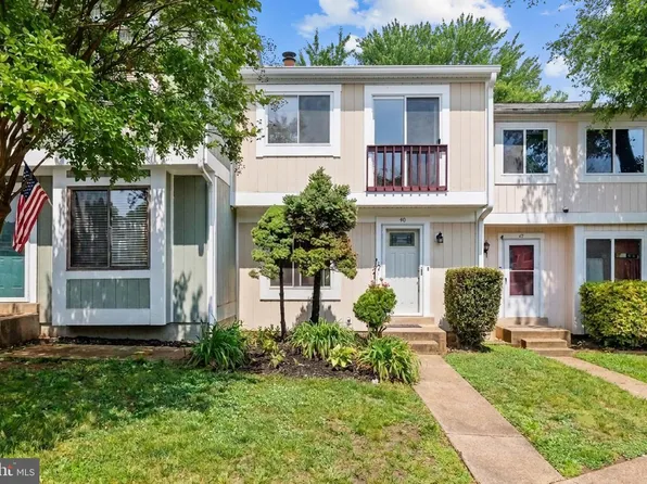 40 Sugarland Square Ct, Sterling, VA 20164