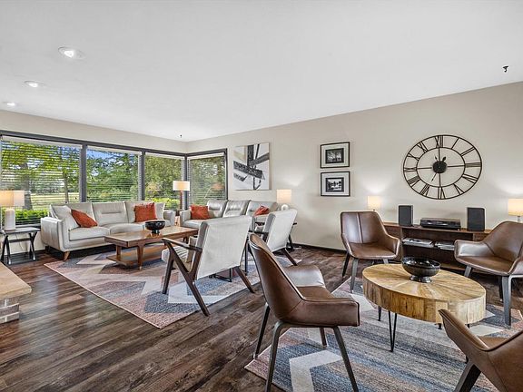 4th image of 3 Shorewood COURT