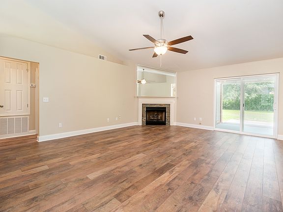 5th image of 2235 Dovefield Dr