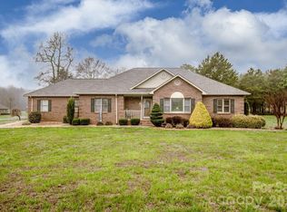 140 Della Dr, Statesville, NC 28625