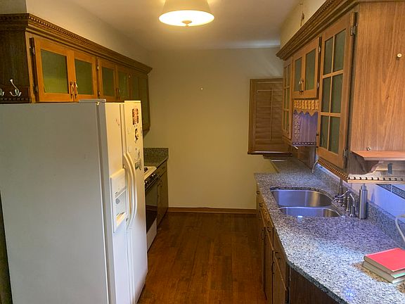 5th image of 1034 Ashland Ave