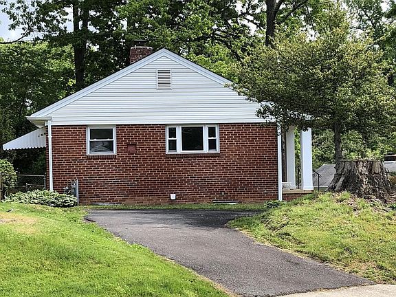 2nd image of 10810 Maple St