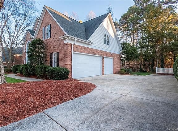 3rd image of 9715 Saint Barts Ln