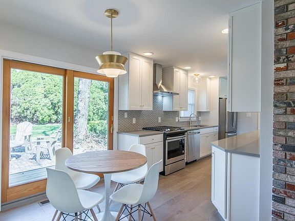 2nd image of 712 Olde Settler Pl