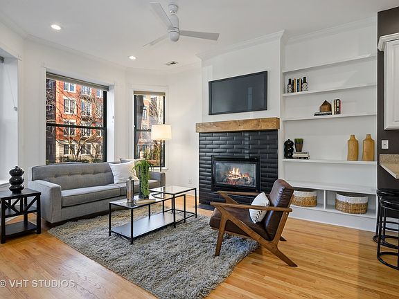 2nd image of 2833 N Burling St APT 1N