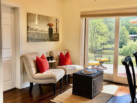 Dining / Sitting Area