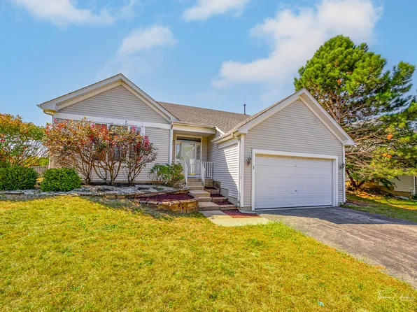 1 Lacebark Ct, Bolingbrook, IL 60490