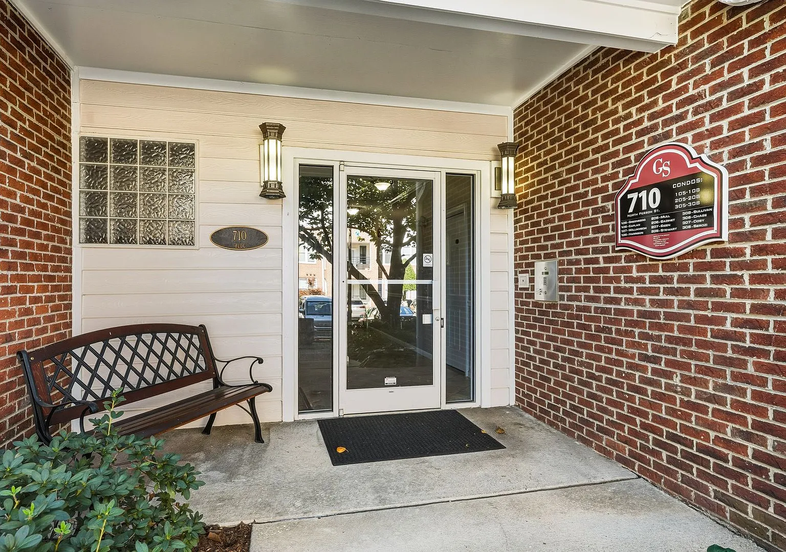 Charming 1-Bed, 1.5-Bath Apartment in Downtown Raleigh — Photo 2