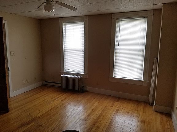 4th image of 618-620 Gibbons St #4