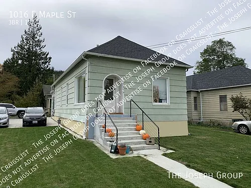 1016 E Maple St Photo 1