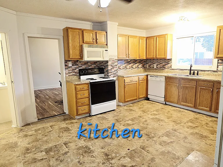 224 Catherine St — Photo 48