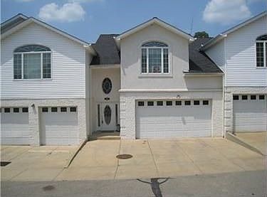 1st image of 102 Chateau Dr