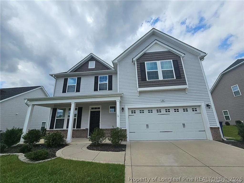 3 bed, 2.5 bath, 2310 sqft, $2,100 — Photo 1