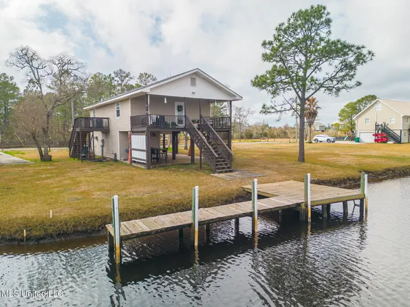 5054 Wyoming St, Bay Saint Louis, MS 39520