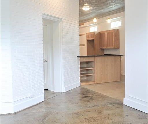 2nd image of 1010 W Shaw St