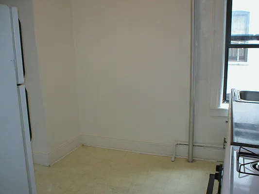 Rented by Eric Goodman Realty Corp | media 25