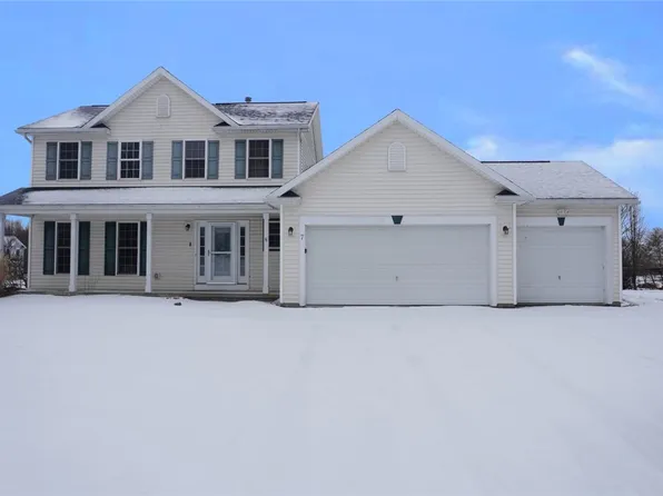 7 Derrick Dr, West Henrietta, NY 14586
