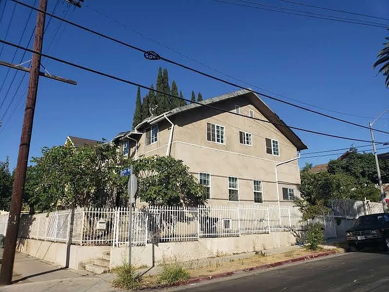 200 N Benton Way — Photo 2