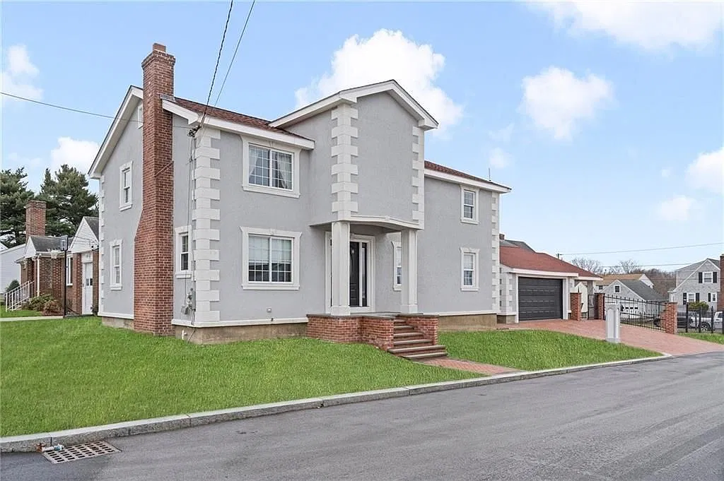 2 bed, 1.0 bath, 1196 sqft, $2,300 — Photo 2