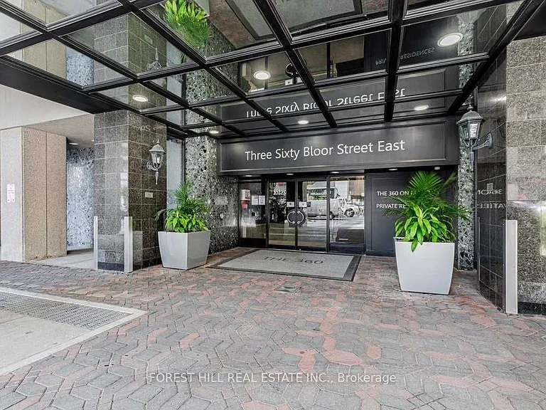 360 Bloor St E #910 — Photo 2