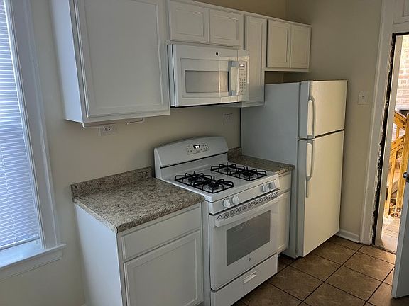 5th image of 3229 W Ardmore Ave APT 1E