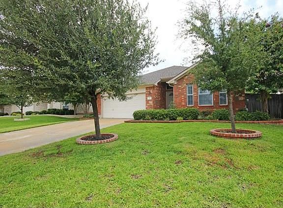 3rd image of 810 Meadow Bluff Ct