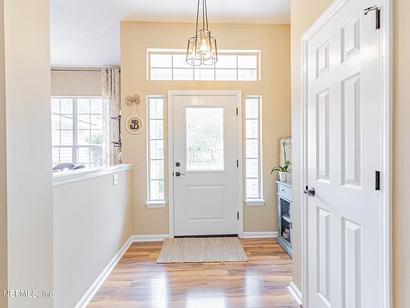 5th image of 137 SOUTHERN GROVE Drive