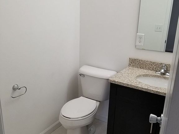 5th image of 2313 Central St #2321
