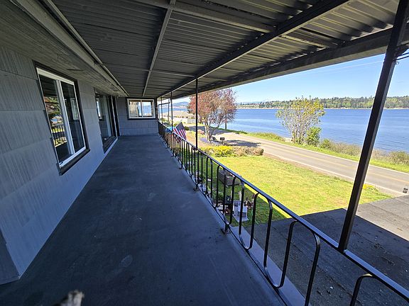 5th image of 3839 Beach Dr E