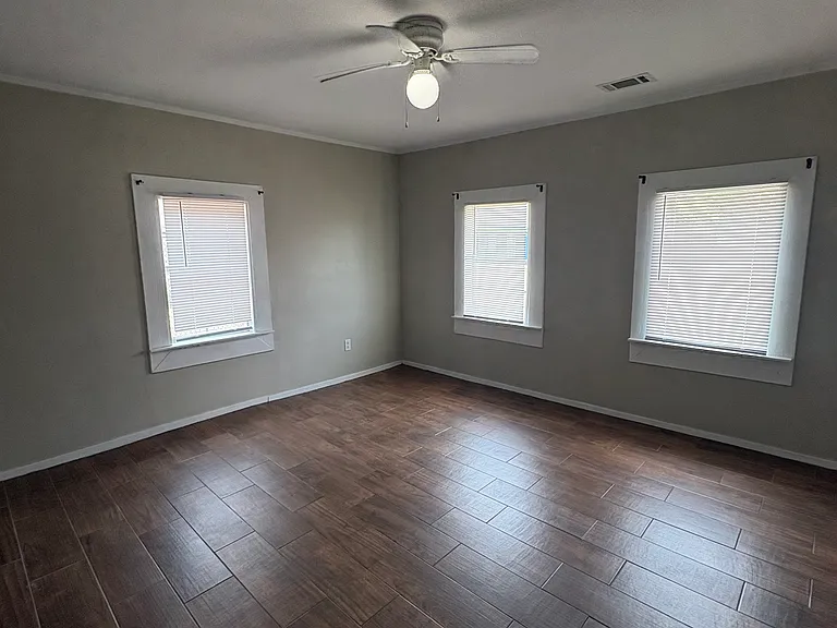 2524 Norwich St — Photo 4