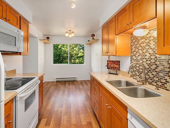 3rd image of 17310 NE 45th St APT 124