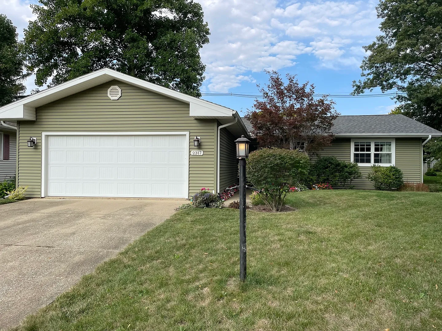 2317 Rebecca Dr photo 1