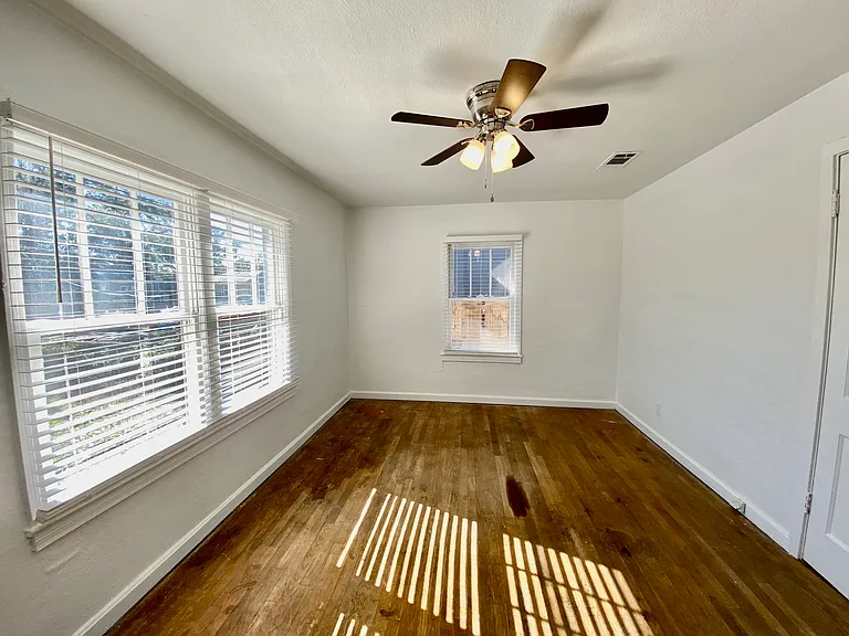 1600 W Romana St — Photo 10