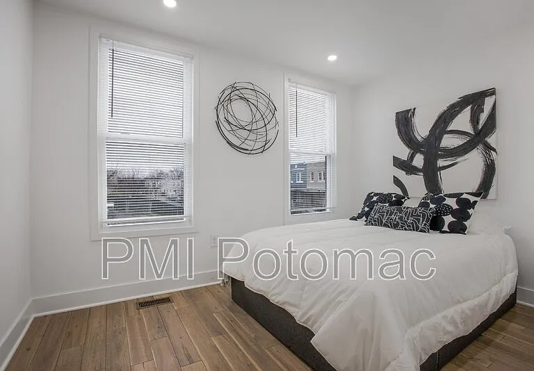 702 19th St NE — Photo 32