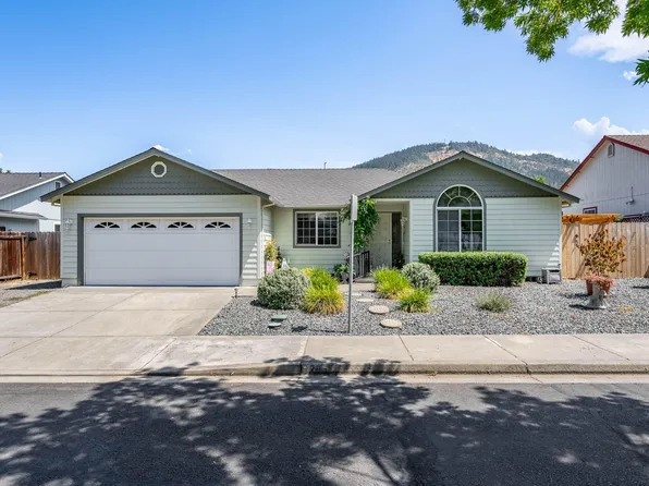 1783 Brookhurst Way, Grants Pass, OR 97527