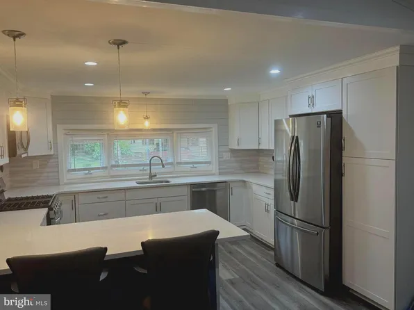 42 Douglas Dr, Jackson, NJ 08527