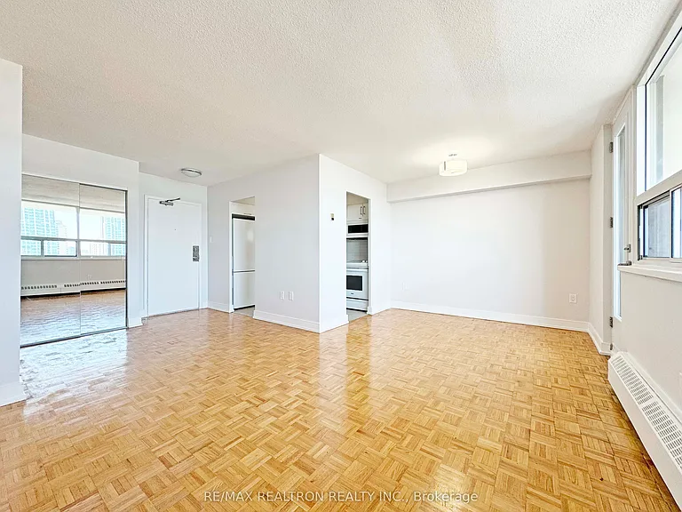 1500 Bathurst St #1208 — Photo 2