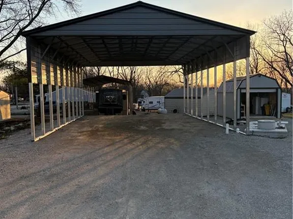 5 Hale Ct, Linn Valley, KS 66040