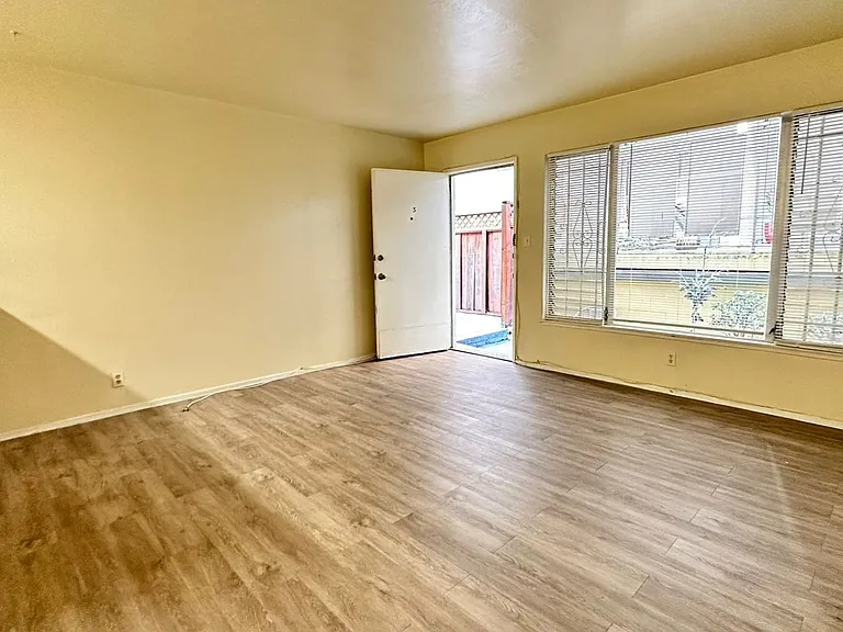 380 Euclid Ave. — Photo 5