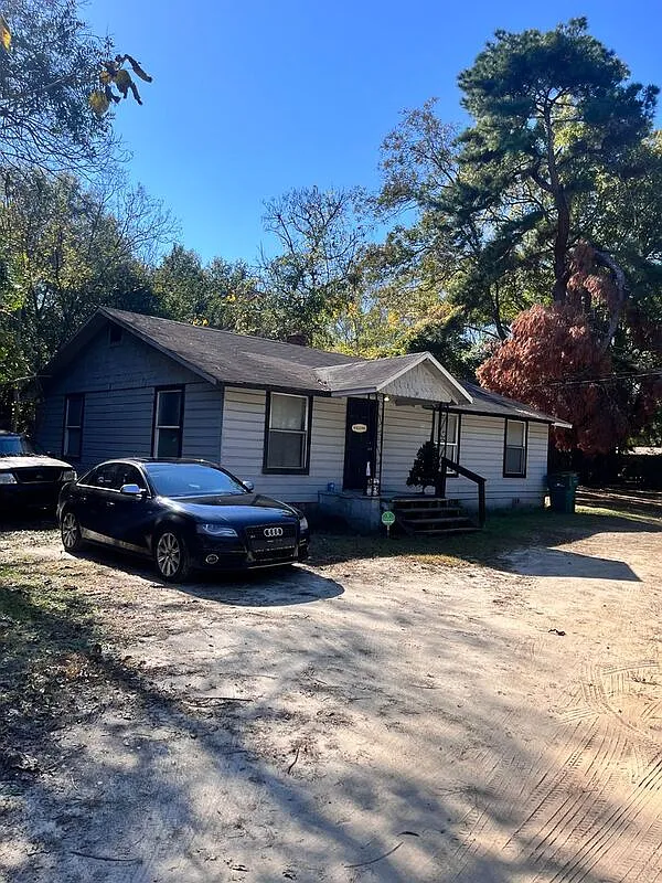 2 bed, 1.0 bath, 800 sqft, $825 — Photo 1