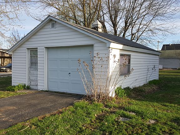 Detached Garage