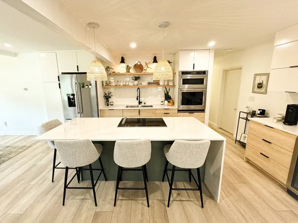 101 Spiers Rd, Newton, MA 02459